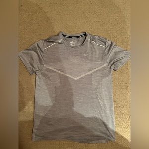 Nike mens shirt
